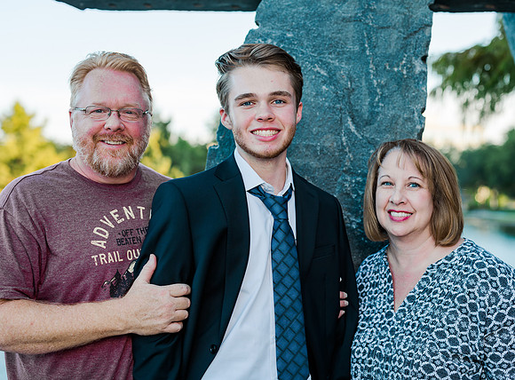 Final Caleb & parents-7760
