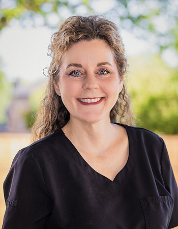 Paula Headshot-0659