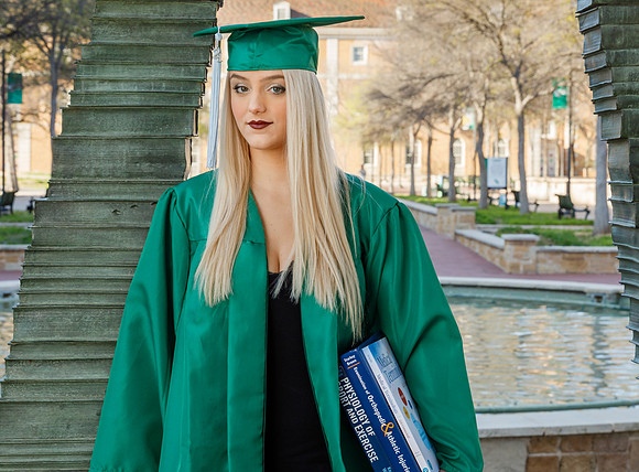2021_March Alexis _L7A7418